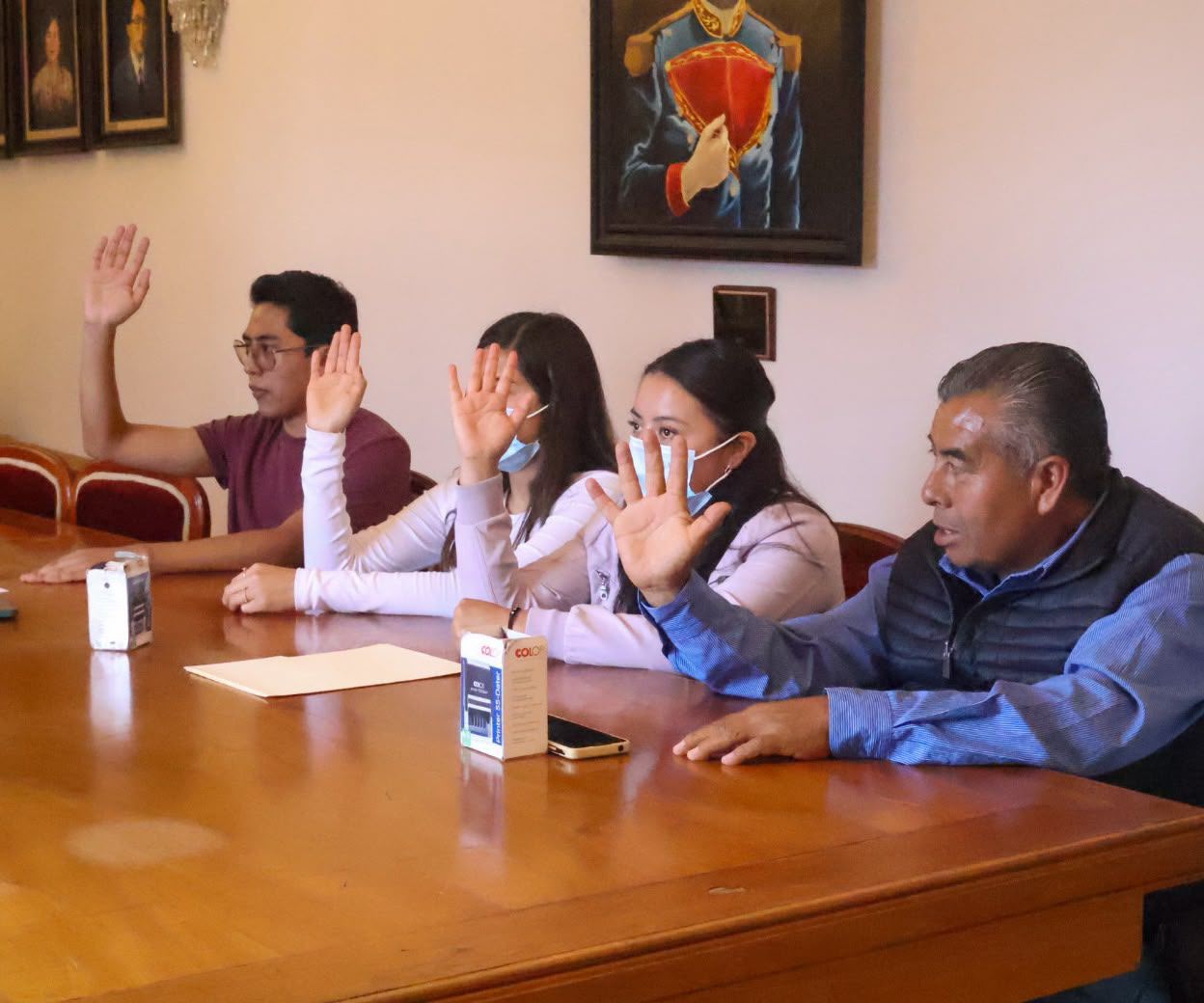Crisis en Apetatitlán: Cabildo remueve a secretaria del Ayuntamiento Gloria Ramírez